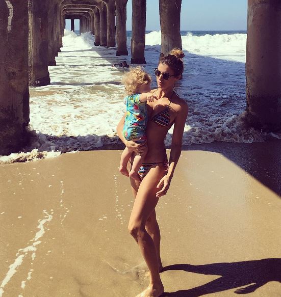 Elisabetta Canalis, mamma al top. che fisico! FOTO