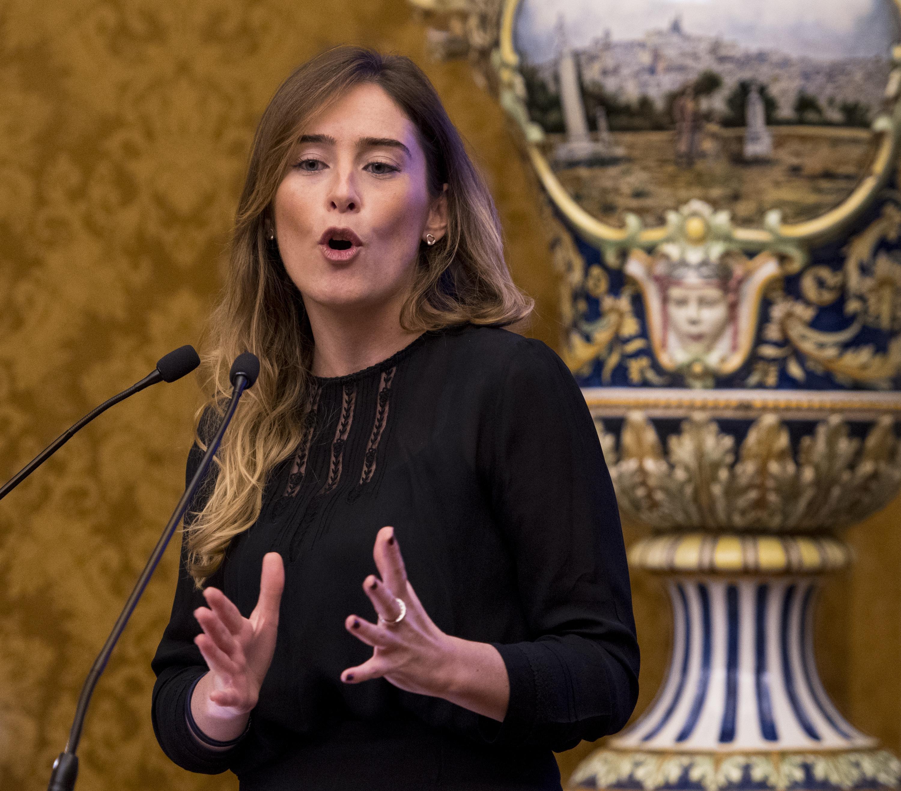 Maria Elena Boschi look: abito nero e tacchi FOTO