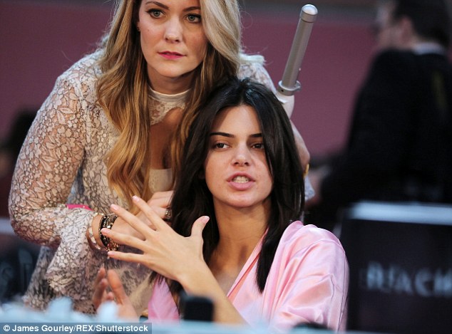 Kendall Jenner senza trucco per Victoria's Secret 7