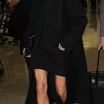 Victoria Beckham in total black: chic ma... troppo magra3