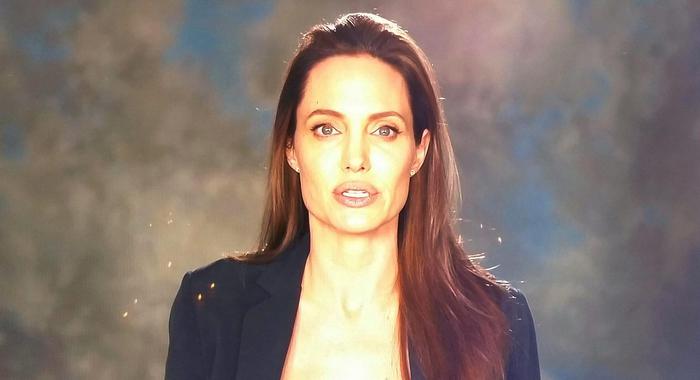 Angelina Jolie, prima apparizione in pubblico dopo divorzio: campagna per bimbi