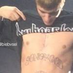 Justin Bieber, nuovo tatuaggio: ma i fan...