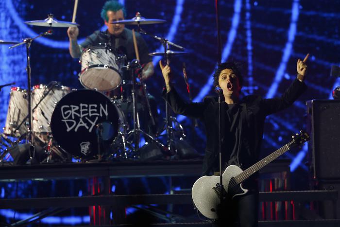Green Day, canzone contro Trump agli AMA
