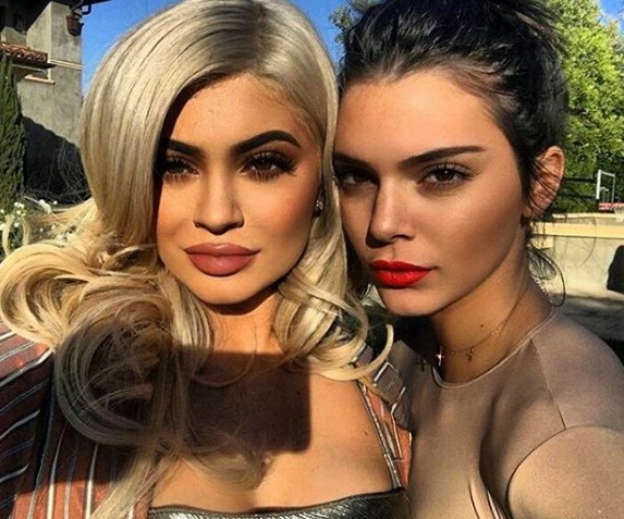 Kendall Jenner cancellata da Instagram: "colpa di Kylie"