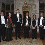 Letizia Ortiz in Portogallo: abito nero lungo e chignon FOTO