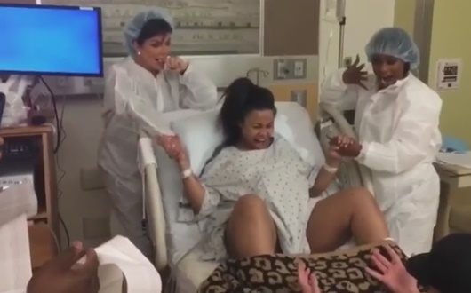 Blac Chyna, Rob Kardashian genitori: Mannequin Challange in sala parto