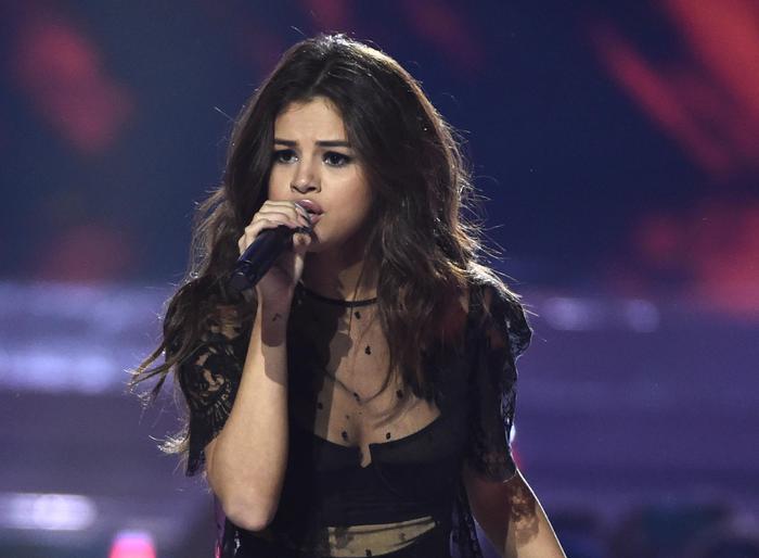 Selena Gomez stalkerata: un fan ha tentato di...
