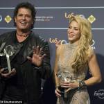 Shakira, abito color carne con ricami color argento alla premiazione9