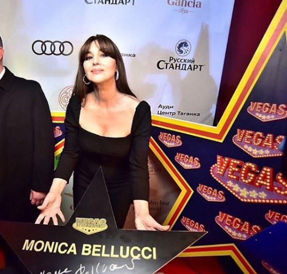 Monica Bellucci in Russia: sensuale in total black FOTO