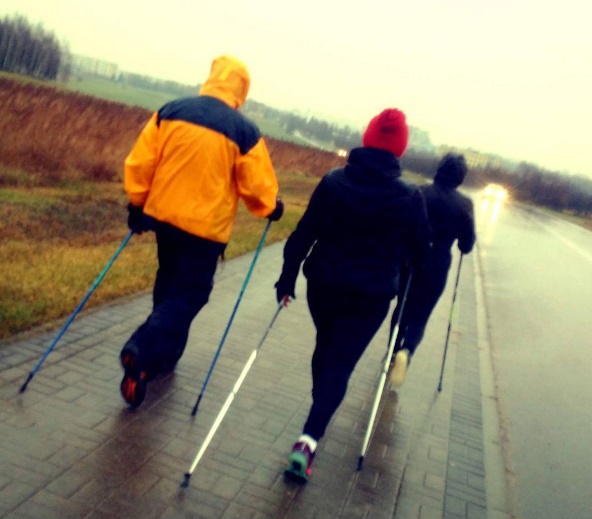 Nordic Walking fa dimagrire? In linea camminando