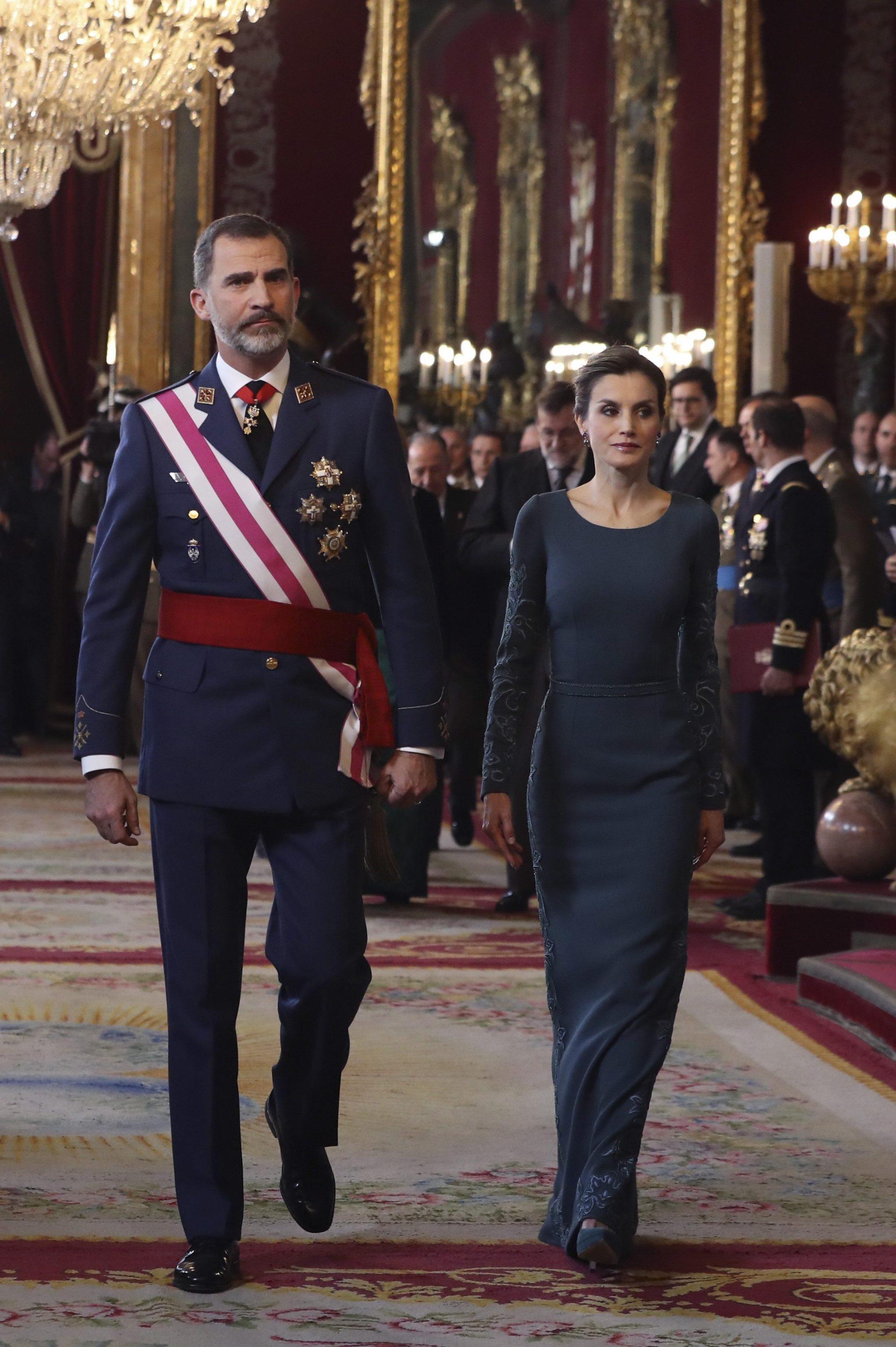 Letizia Ortiz look, abito lungo color petrolio FOTO