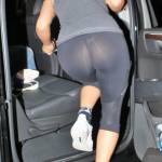 Rita Ora con i leggings "vedo non vedo": curve al top FOTO 2