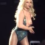Britney Spears, incidente: balla e... si vede tutto FOTO