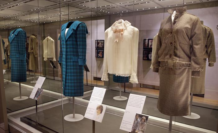 Kate Middleton, omaggio a Lady Diana: abiti della principessa in mostra