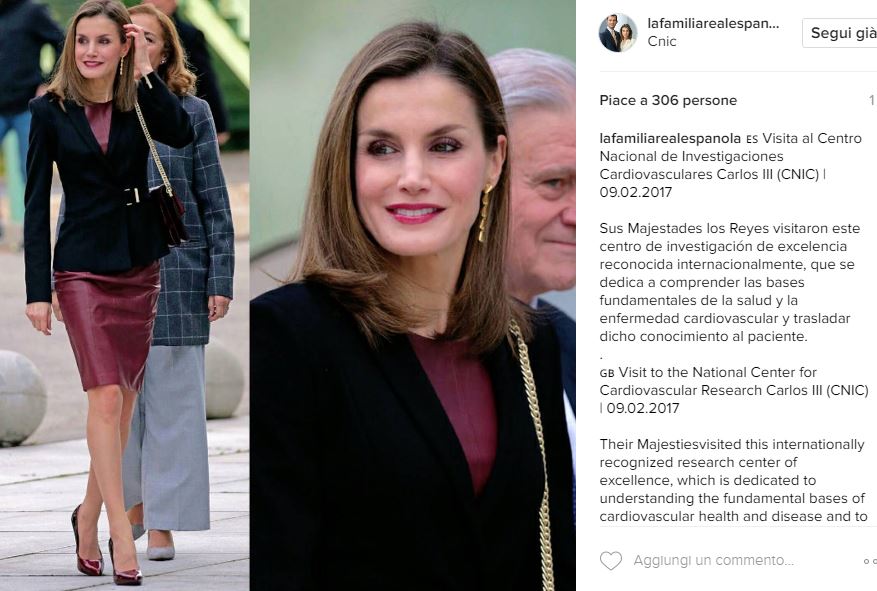 Letizia Ortiz più sensuale che mai: tubino in pelle bordò