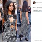 Selena Gomez sensuale: abito scollato e tacchi FOTO