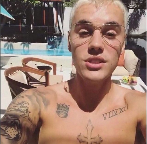 Justin Bieber tira giù i calzoni e mostra i nuovi tatuaggi 3