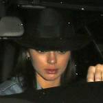 Kendall Jenner in auto con l'amica senza trucco