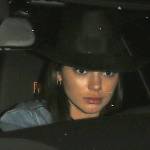 Kendall Jenner in auto con l'amica senza trucco4