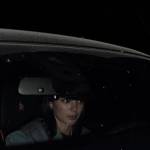 Kendall Jenner in auto con l'amica senza trucco2