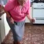 Dancing queen": nonna argentina ripresa mentre balla6