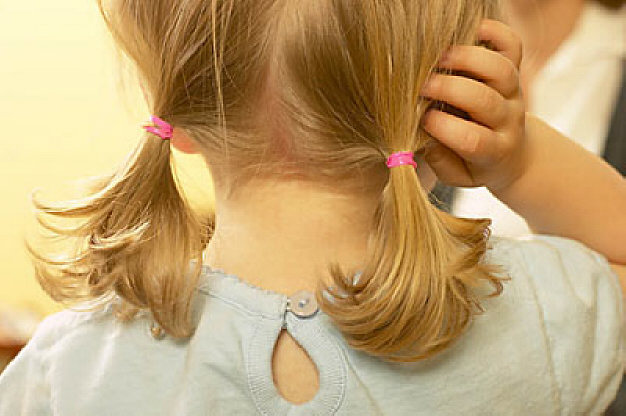 Pidocchi, trattamento con piretoidi: rischio per i bambini?