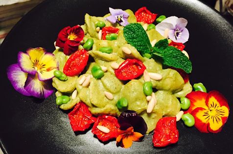 Orecchiette al Pesto di Fave e Pomodorini Caramellati