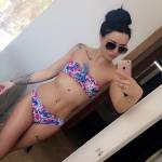 Cloe, 21 anni mania dei selfie in bikini le salva la vita