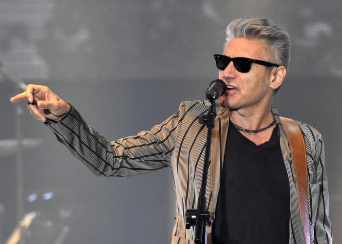 Luciano Ligabue rassicura fan: "Sto bene"