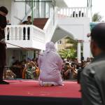 Rapporto prima del matrimonio, frustata in Indonesia per la sharia 5
