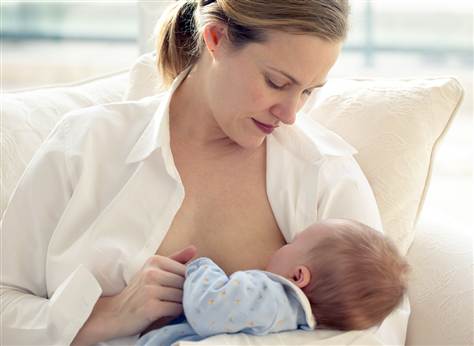 Allattamento, latte materno protegge neonati da 40 tumori