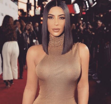 Kim Kardashian, cellulite e chili di troppo al mare VIDEO