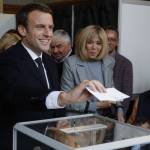 Emmanuel Macron: chi è la moglie Brigitte Trogneux FOTO