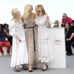 Nicole Kidman, baci e abbracci a Elle Fanning e Kirsten Dunst7