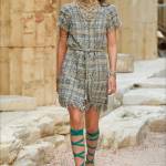 Chanel pre-collection P/E 2018: Karl evoca l'antica Grecia FOTO