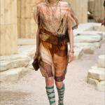 Chanel pre-collection P/E 2018: Karl evoca l'antica Grecia FOTO