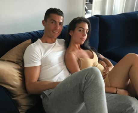 Cristiano Ronaldo papà bis: "Georgina Rodriguez incinta di 2 gemelli"