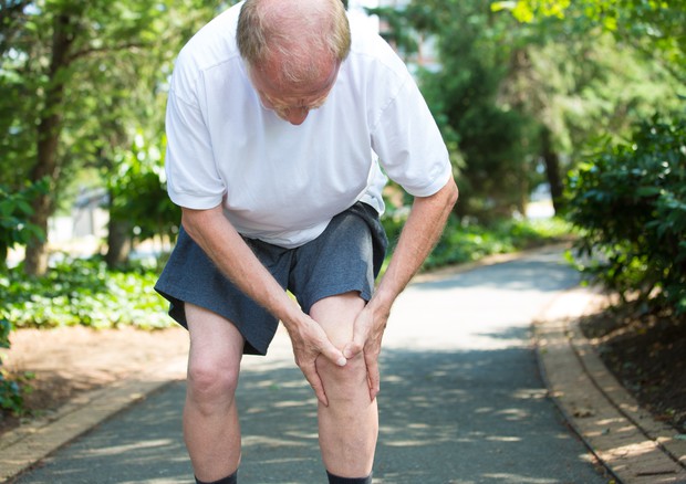 Artrosi, scricchiolii alle ginocchia possono essere un segnale