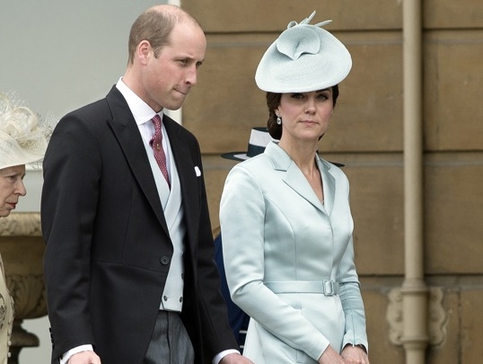 Kate Middleton: look impeccabile in azzurro ghiaccio FOTO