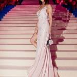 Selena Gomez, abito lungo bianco al Met Gala: chi è lo stilista