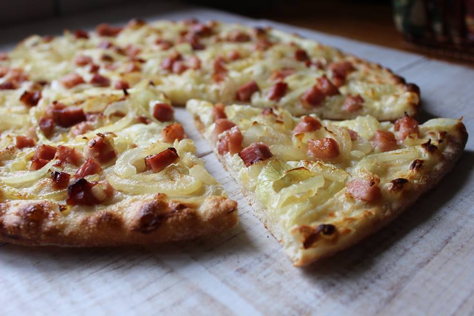 Tarte Flambée o Flammkuchen, la tipica pizza alsaziana