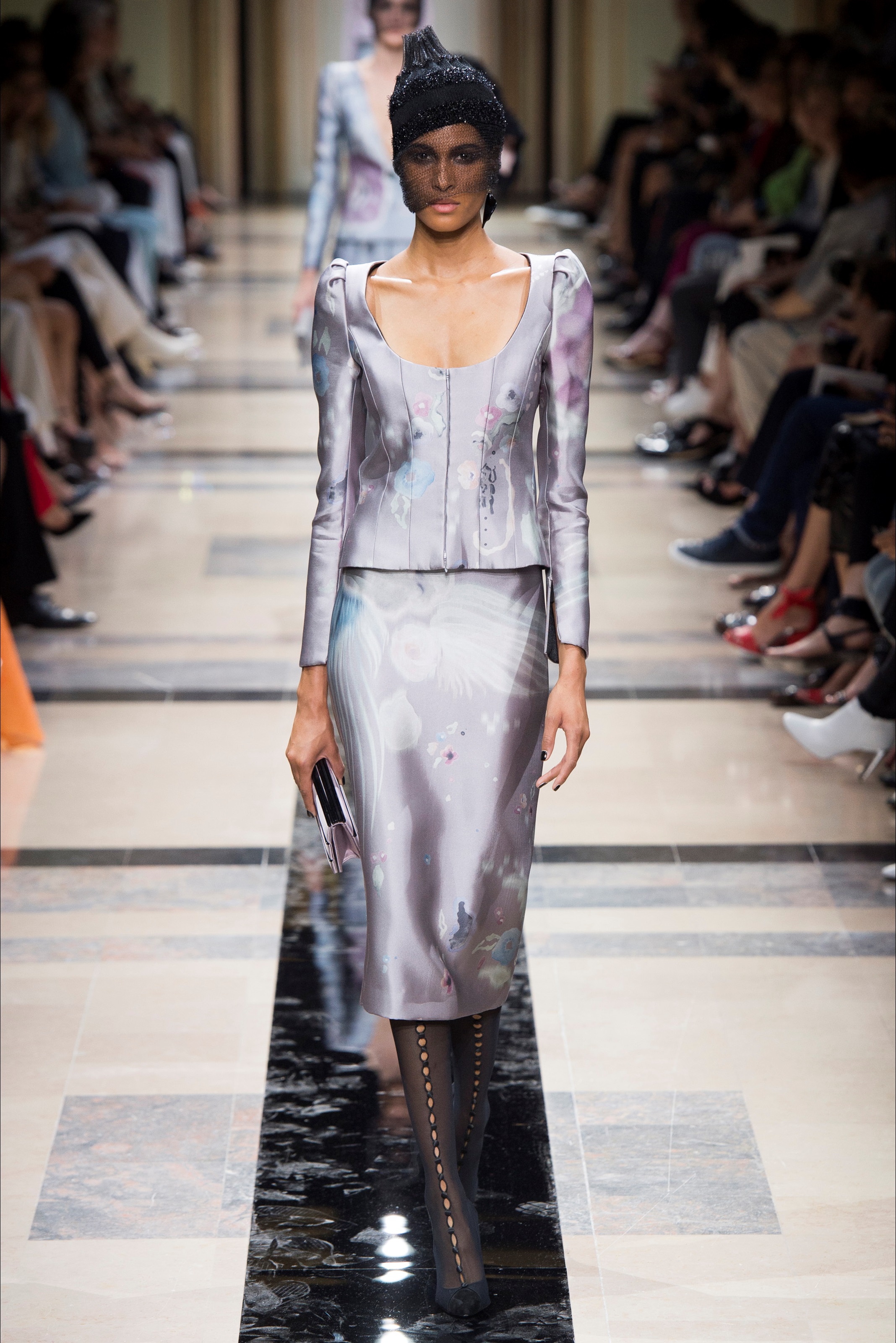 Tutto sulla sfilata autunno inverno 2020/2021 di Giorgio Armani alla Milano Fashion Week | iO Donna