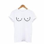 Moda, il must have dell'estate è la boobs t-shirt!
