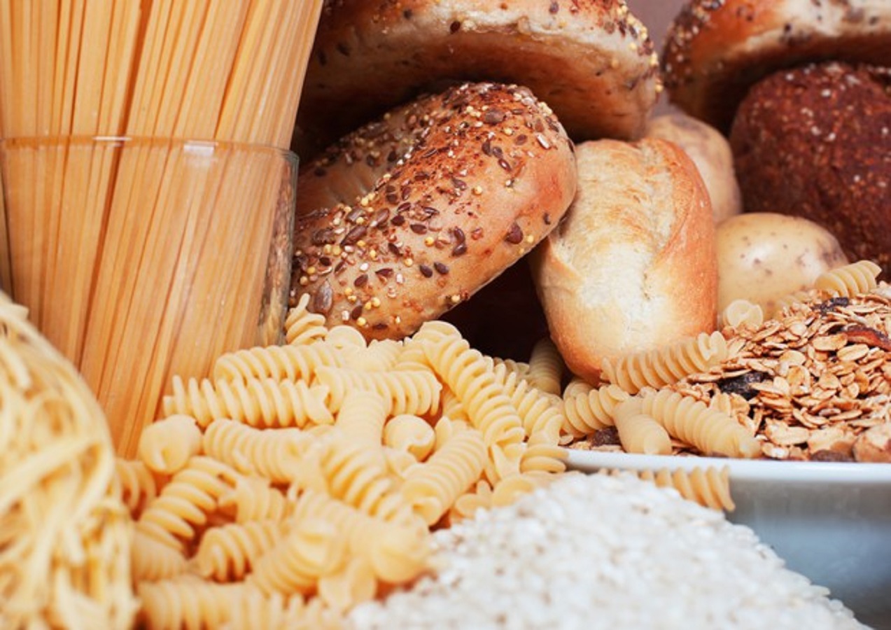 Cereali integrali e frutta al posto degli zuccheri semplici per ridurre peso