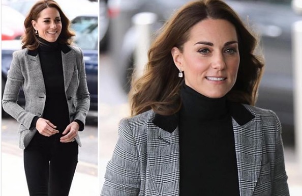 Quanto è chic Kate Middleton in total black e giacca grigia