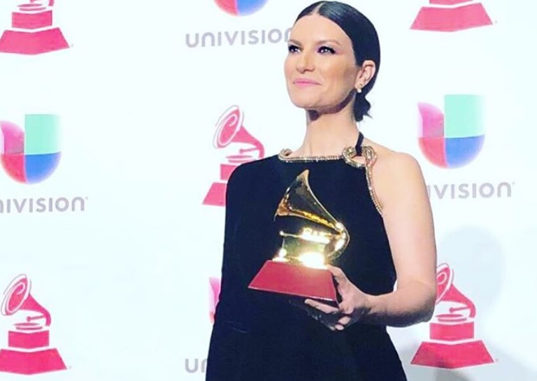 Laura Pausini, trionfo ai Latin Grammy Awards 2018! il VIDEO della premiazione