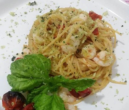 Spaghetti con Pomodorini cotti al forno e Gamberetti