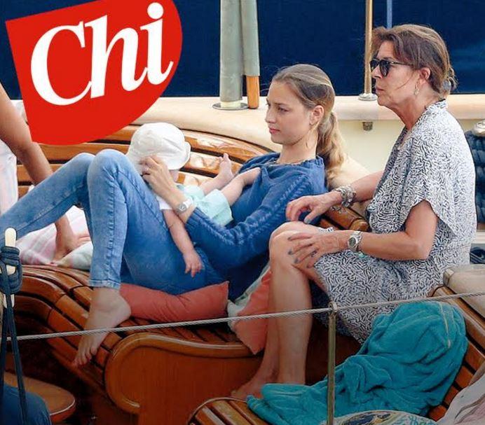 Charlotte Casiraghi, fratello Pierre in vacanza con mamma Carolina