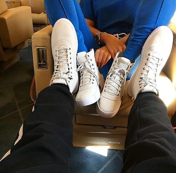 Selena Gomez con le Puma da 220 $ firmate da The Weeknd2