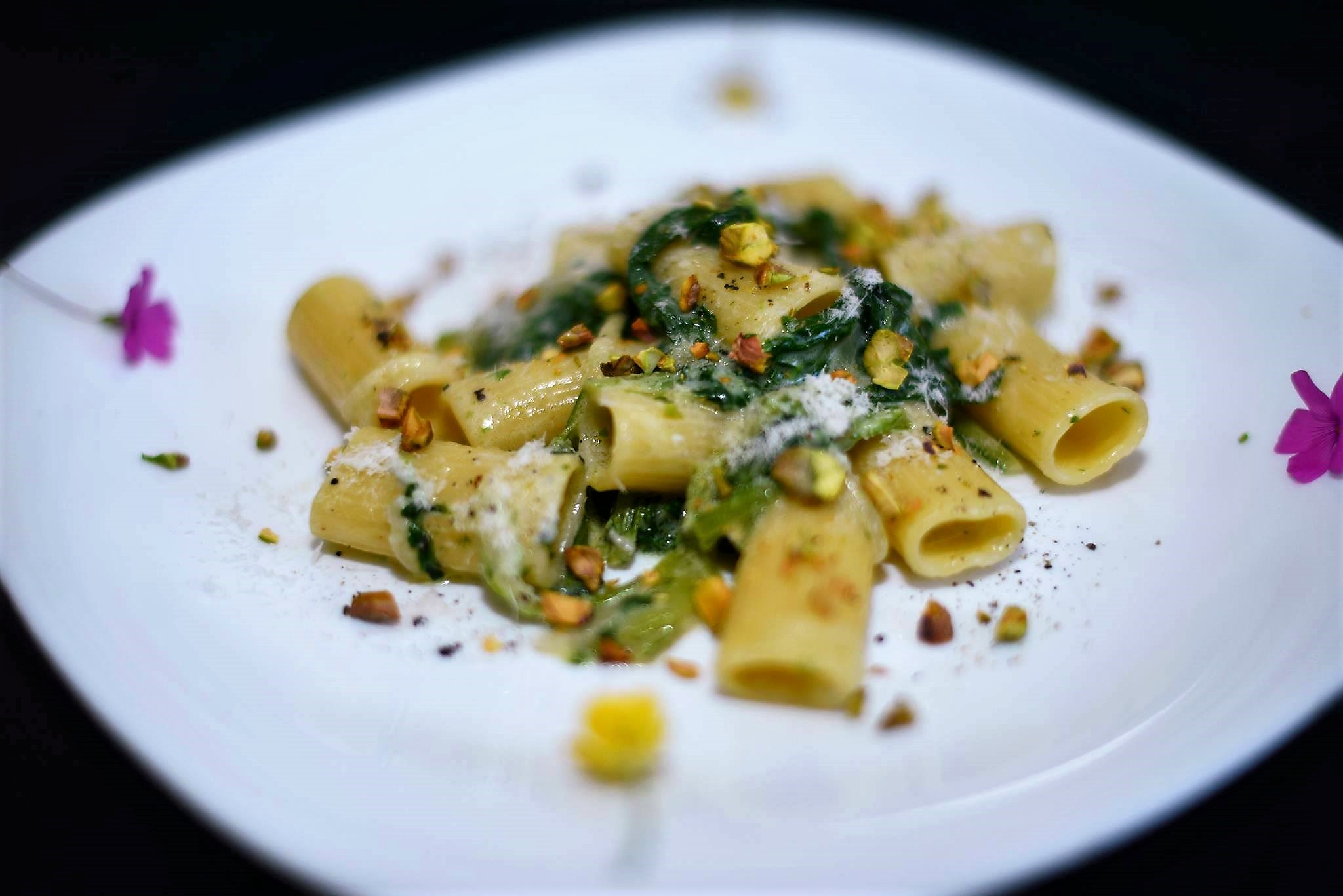 Tortiglioni con Bietole, Gorgonzola e Pistacchi